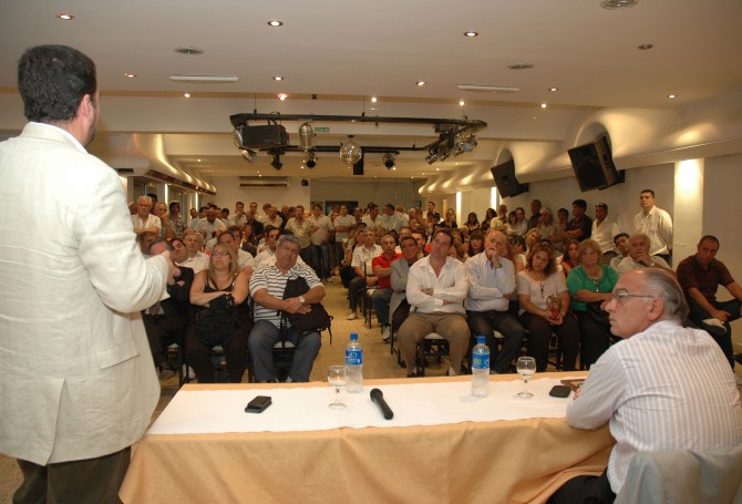 Grindetti y Burzaco por la proliferaciÃ³n de policÃ­as comunales